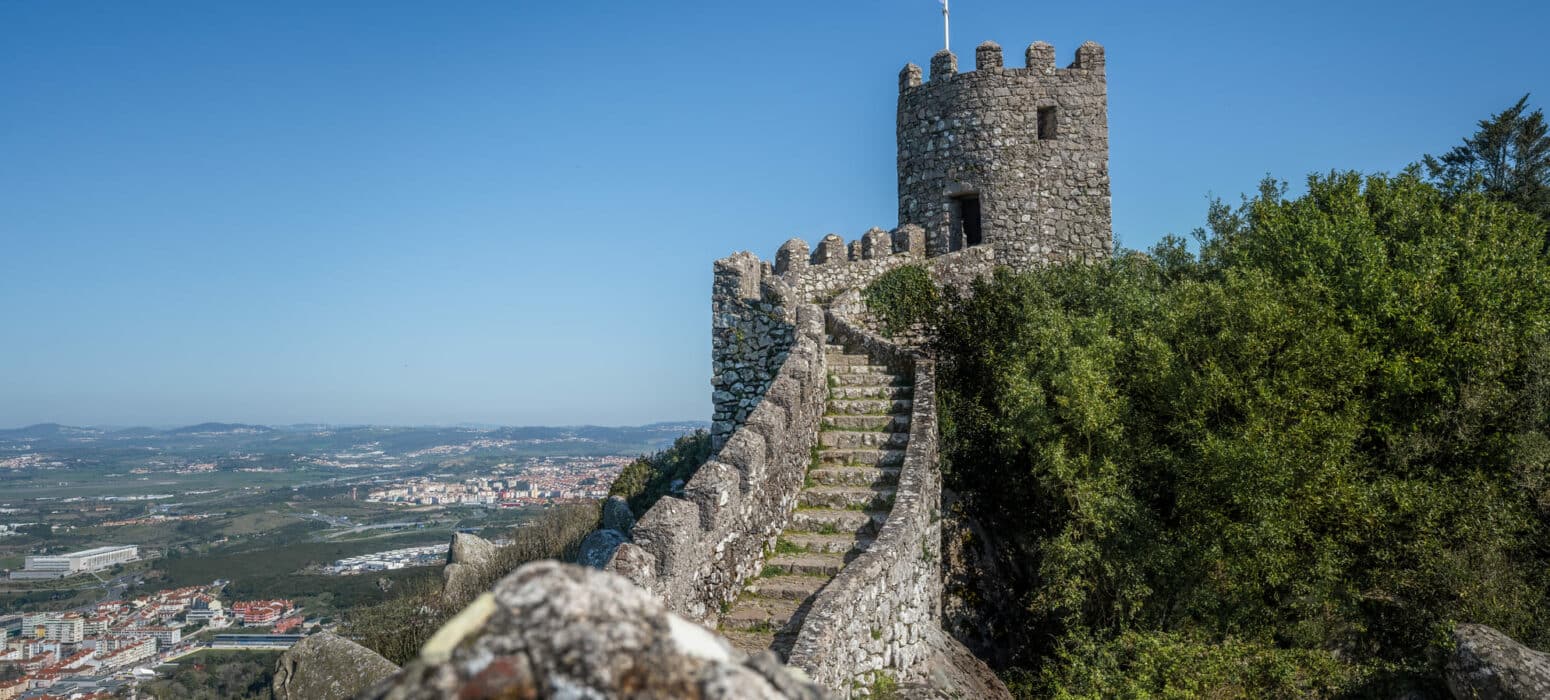 castle-keep-at-moorish-castle-sintra-portugal-2023-11-27-05-14-29-utc